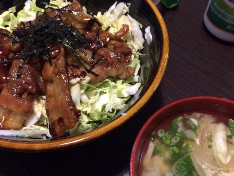 キャベツたっぷり豚バラ丼